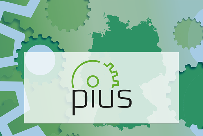 Symbolbild für das PIUS-Info-Portal. Im Vordergrund liegt das Logo des Portals. Im Hintergrund iseht man eine grüne Grafik mit einer Deutschlandkarte und verschiedenen Zahnrädern, die ineinander greifen.